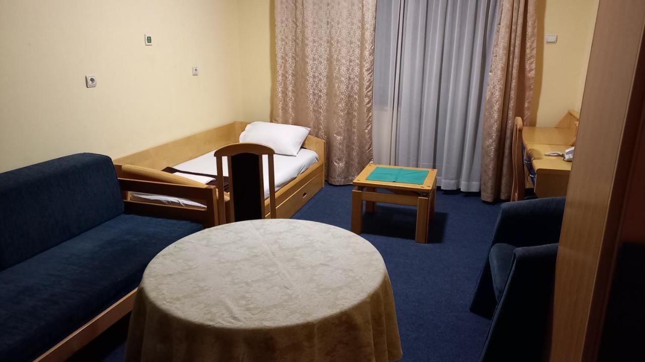 Garni Lupus Prenociste Kanjiža Exterior foto